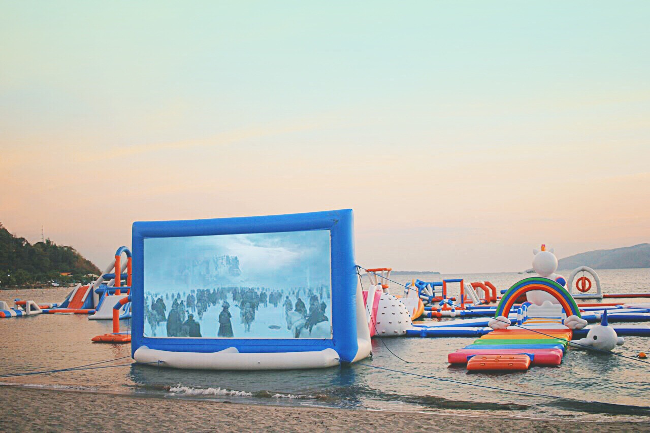 Facebook/Inflatable Island Ph Wait, are they showing 'Game Of Thrones'?